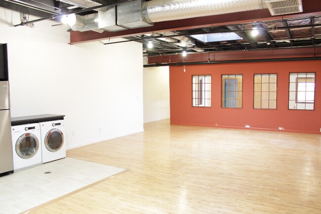 Foto del edificio - 5401 Alvern Cir