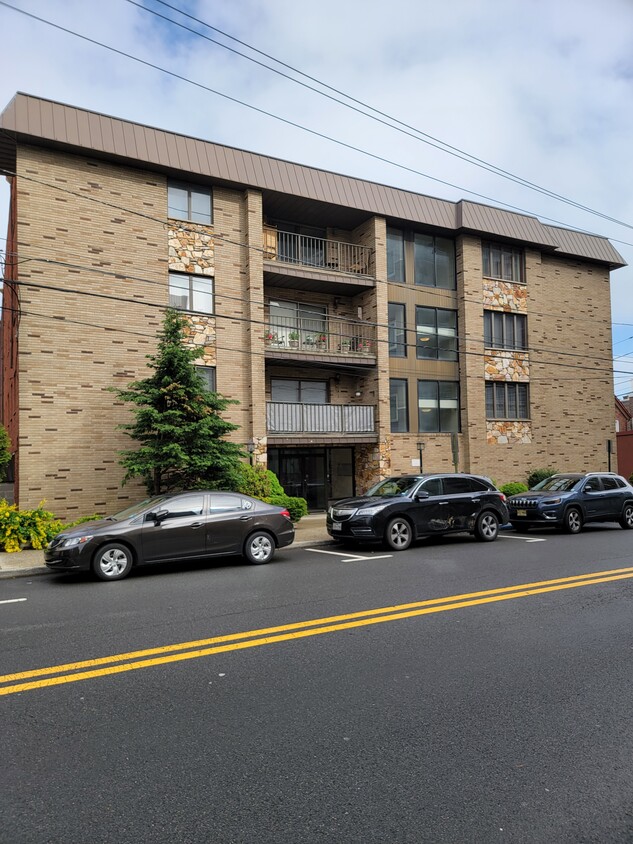 Primary Photo - 314 Palisade Ave