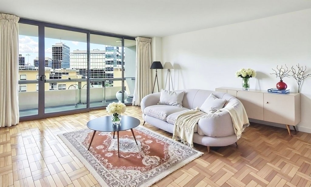 Primary Photo - 566 Commonwealth Ave