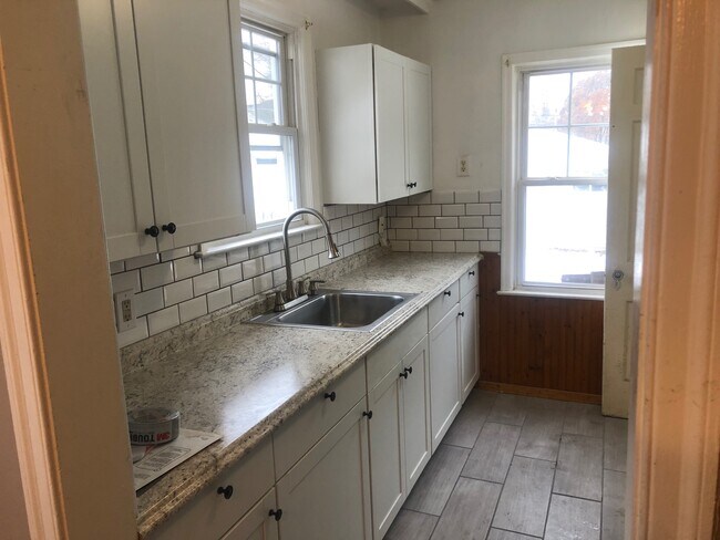 Building Photo - 203 N Alexander Ave