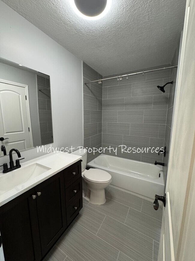 Building Photo - Spacious 4 Bedroom, 2 Bath Home for Lease in Lee's Summit, MO