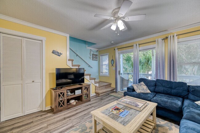 Foto del edificio - FULLY FURNISHED OFF-SEASON RENTAL - AVAILABLE MID-JANUARY THROUGH APRIL 1ST