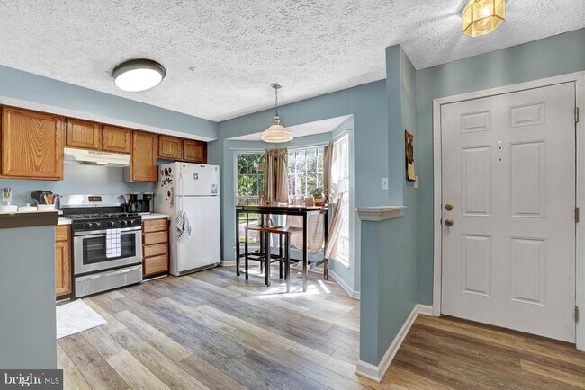 Foto del edificio - 6212 Adelay Ct W