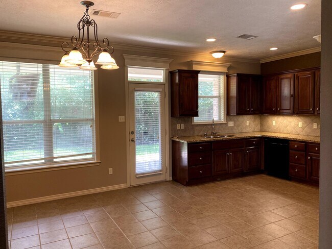 Foto del edificio - 8422 Alison Ave