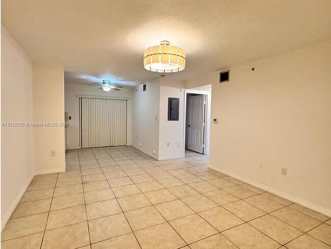 Building Photo - 2035 NW Flagler Terrace