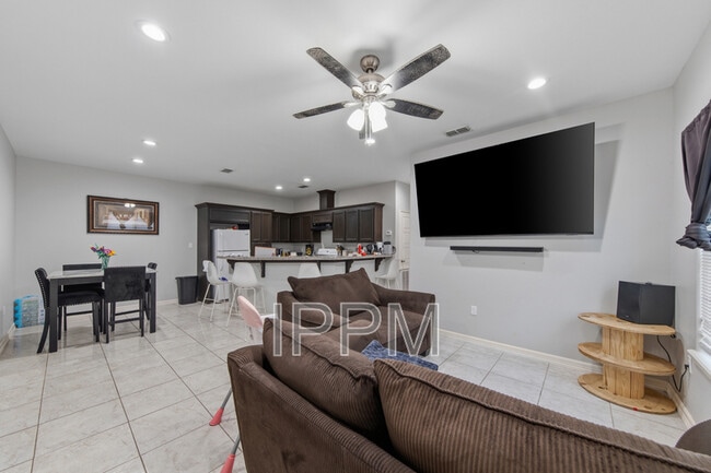 Building Photo - 24068 Westfield Dr