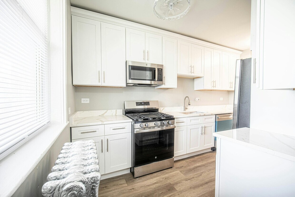 Foto principal - 6360 S Greenwood Ave
