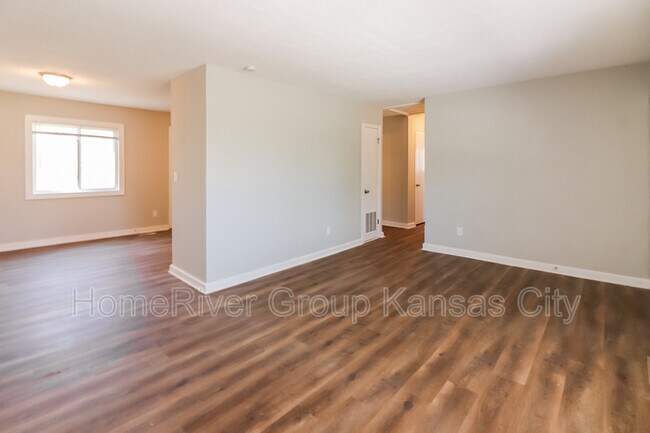 Building Photo - 6410 E 149 Terrace
