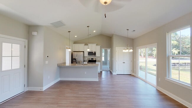 Building Photo - 22 Racquet Club Dr