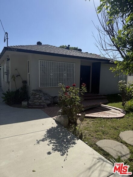Building Photo - 17902 Saticoy St