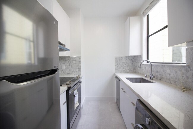 Building Photo - 643 Webster