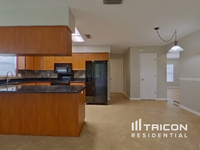 Building Photo - 6050 Fall River Dr