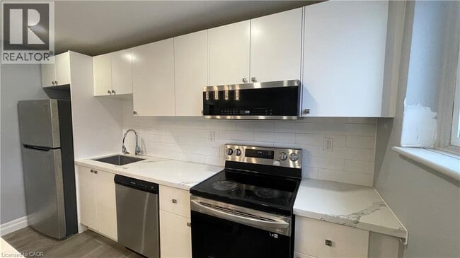 Photo du bâtiment - 413 Hazel St