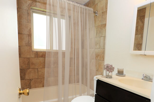 Building Photo - Rosewood Park Apartments