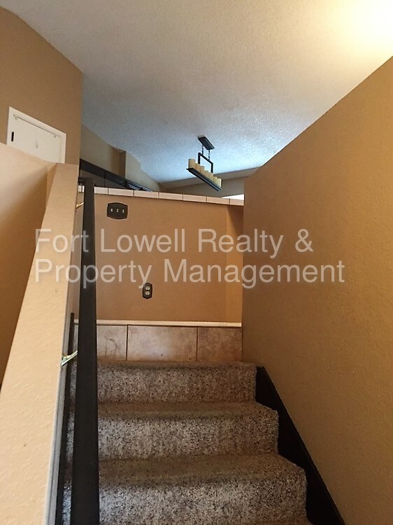 Building Photo - 4901 E Adobe St