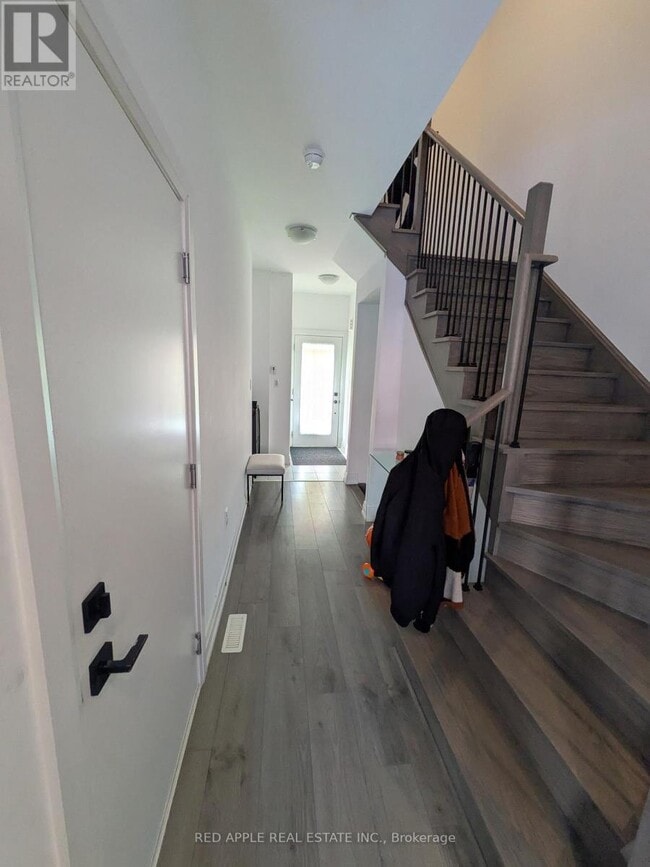 Photo du bâtiment - 88 Fairlane Ave