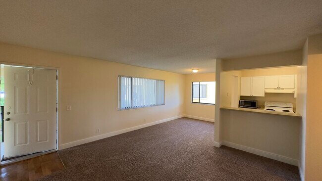Building Photo - 811 Meadows Cir