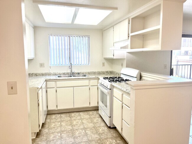kitchen - 271 W 15th St