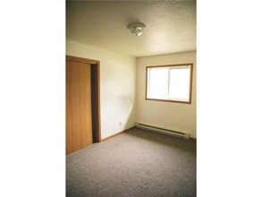 Building Photo - 512 Maple Ln