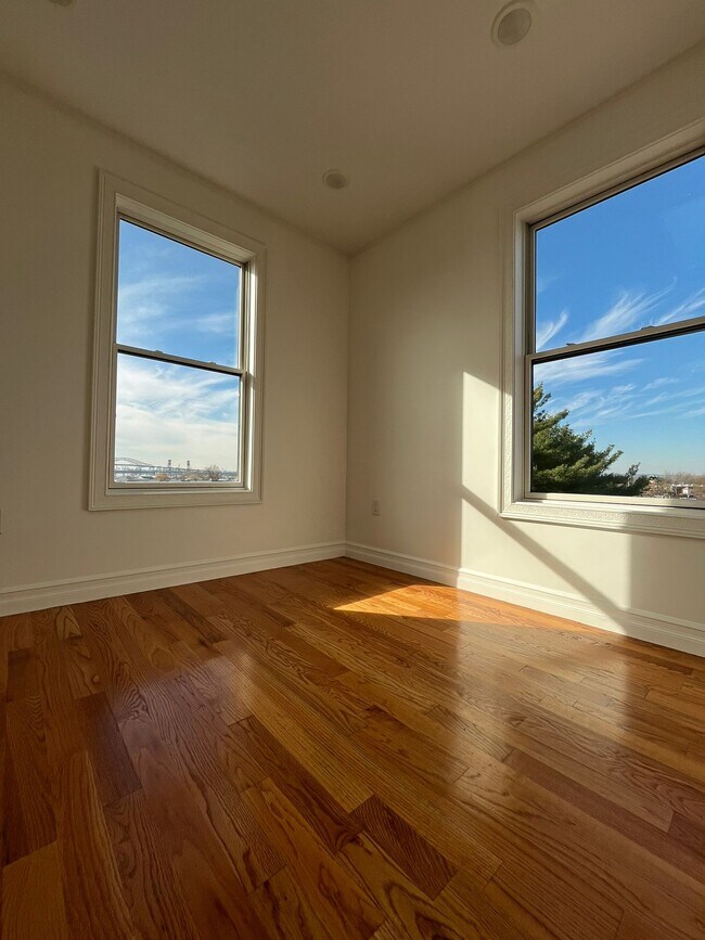 Building Photo - 373 Danforth Ave