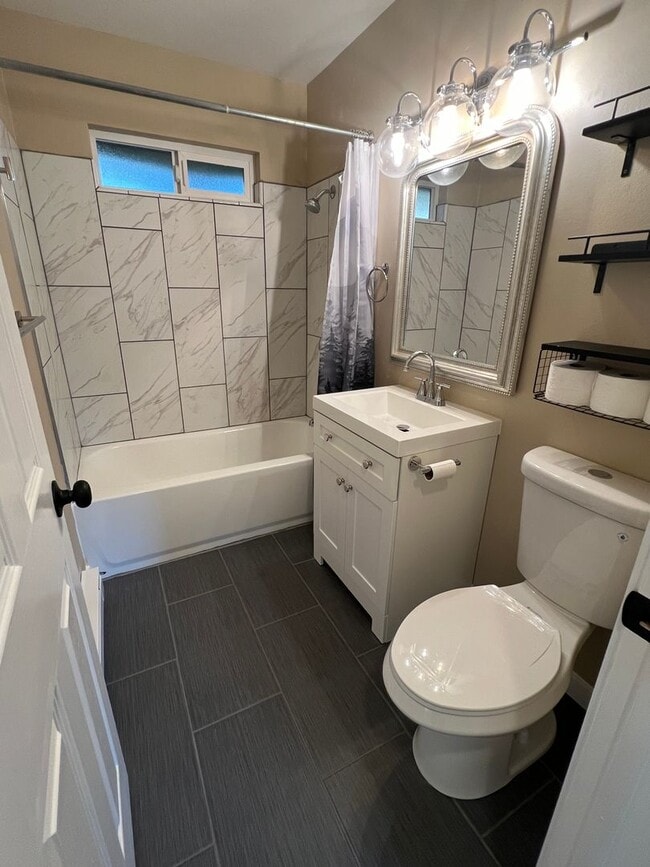 Photo - Fully Remodeled Rockwood 2-Bedroom Apartment