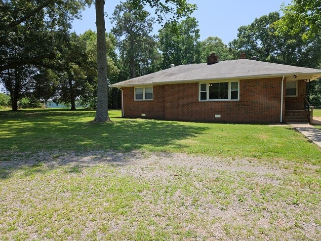 Building Photo - 2477 Meadow Rd