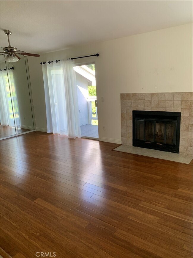 Building Photo - 13 Campton Pl