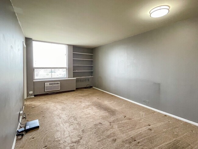 Building Photo - 1355 N Sandburg Terrace