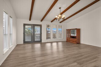 Building Photo - 539 Pompano St