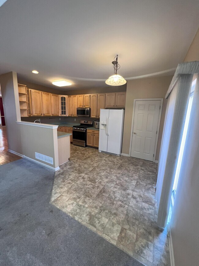 Building Photo - 202 Castle Dr