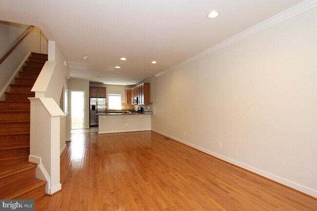 Building Photo - 10 Cobble Hill