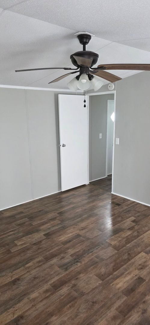 Building Photo - 3 Bed, 2 Bath Single Family