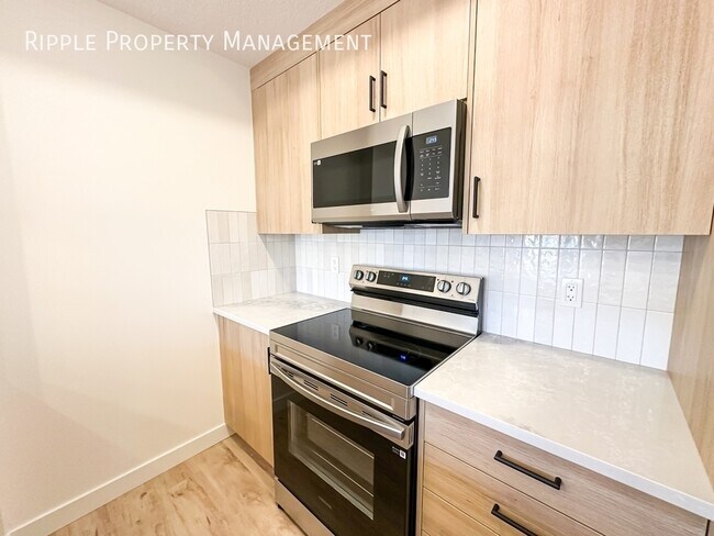 Photo du bâtiment - GORGEOUS 1 BED/ 1 BATH TOWNHOUSE