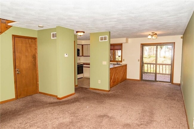 Building Photo - 75 Glen Dr