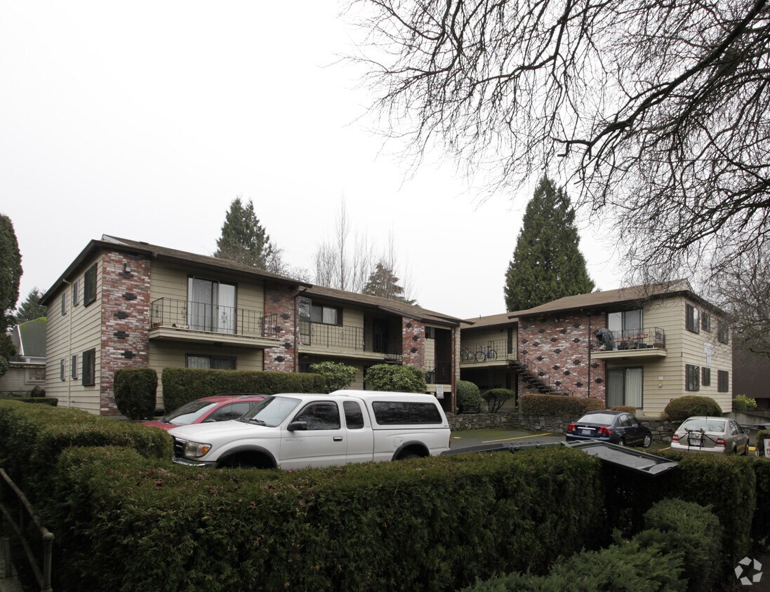 Building Photo - Evergreen