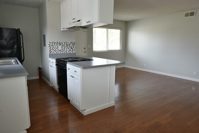 Building Photo - 243 E Latimer Ave