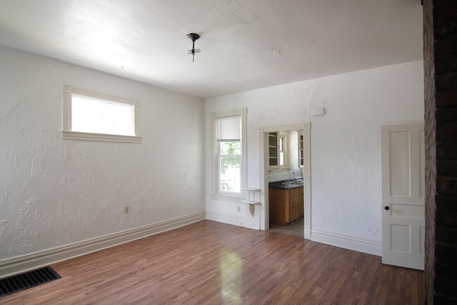 Building Photo - 201 Franklin Ave