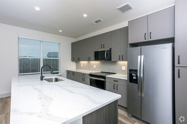 Interior Photo - Everbloom