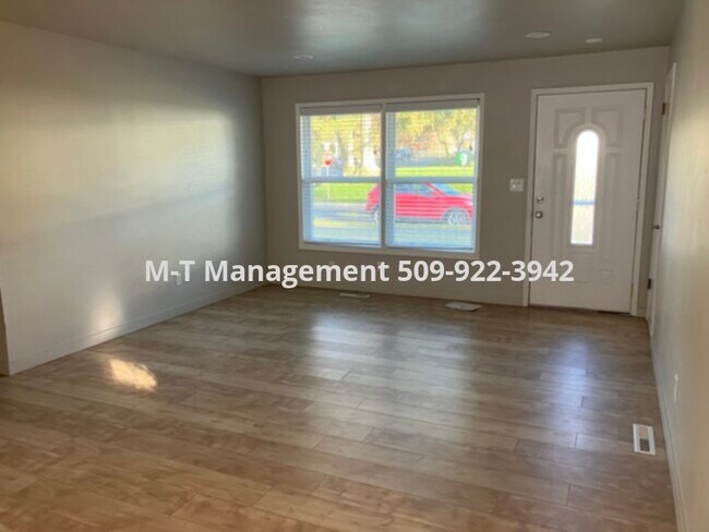 Building Photo - South Hill 2+ br/2 bath duplex with garage