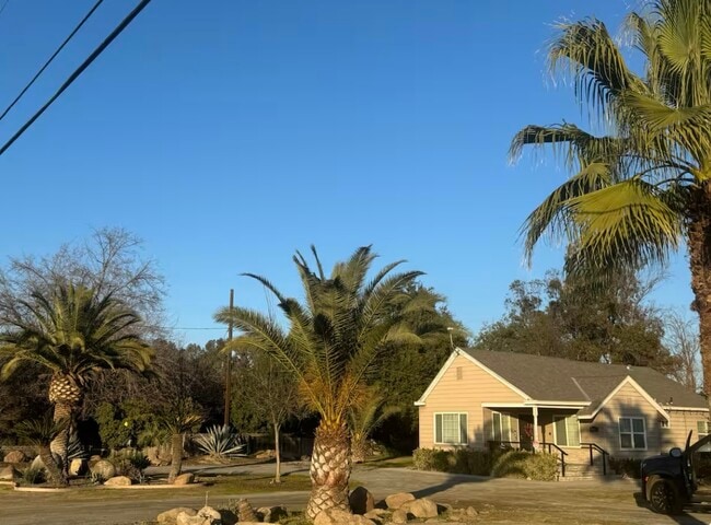 Foto del edificio - 8145-8142 8 1/2 Ave