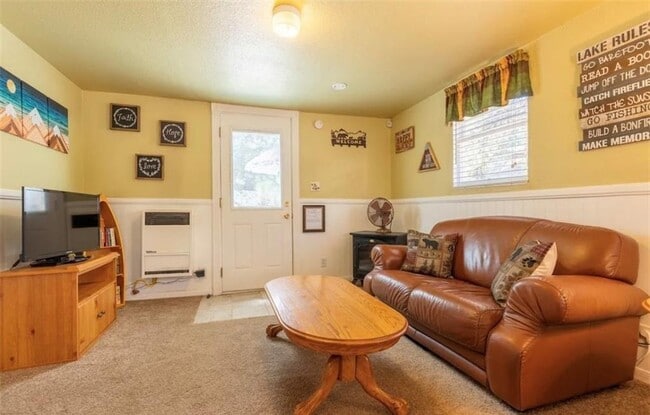 Building Photo - 33448 Wild Rose Dr