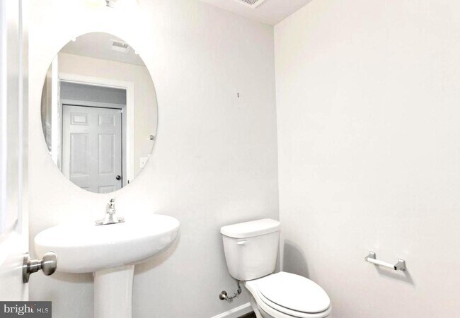 Building Photo - 8376 Sallyport St