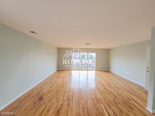 Building Photo - 3 br, 2 bath Townhome - 12 Birks Pl Apt 3