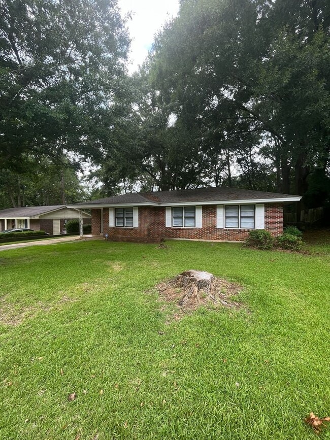 Building Photo - 3825 Fairfield Dr