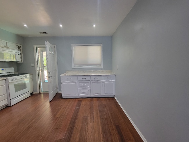 Foto del edificio - 1460 Ironwood Dr