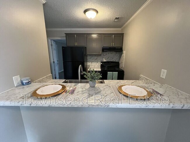Building Photo - 5849 Century Oaks Dr