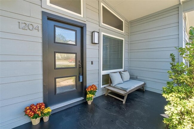 Building Photo - 1204 Eleanor St