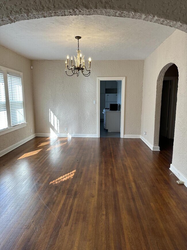 Foto del edificio - 229 Lakeland Dr