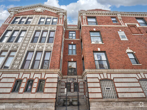 Building Photo - 5132 S Drexel Ave