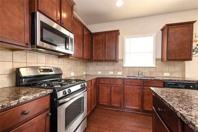 Building Photo - 7303 Birdsong Pl